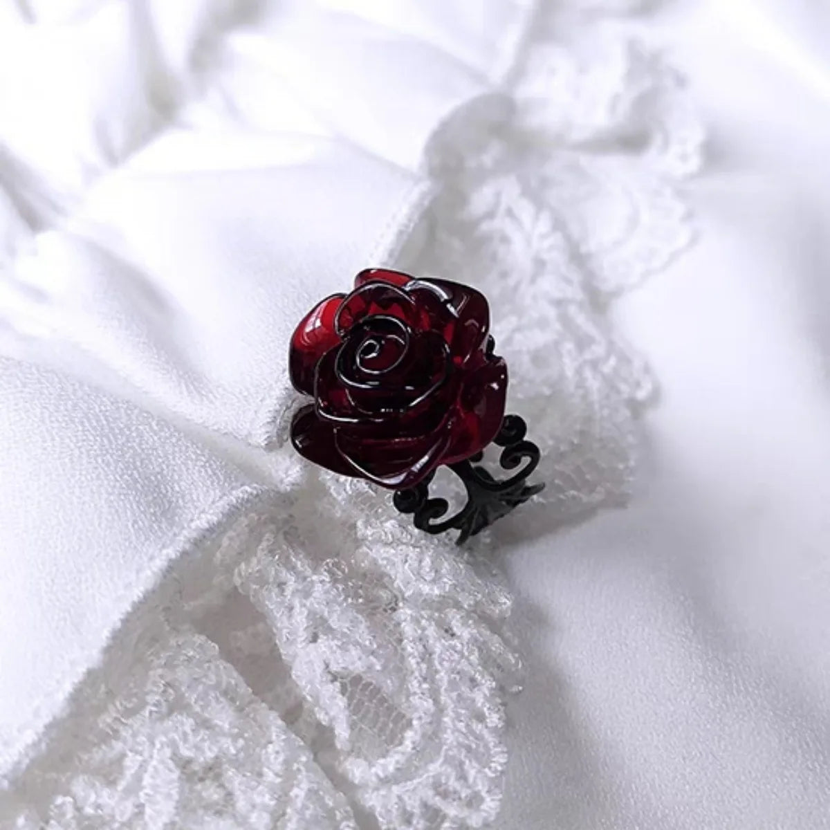 Retro Goth Style Red Rose Opening Rings for Women Punk Personality Crystal Flower Hollow Finger Ring Hip Hop Rock Party Jewelry