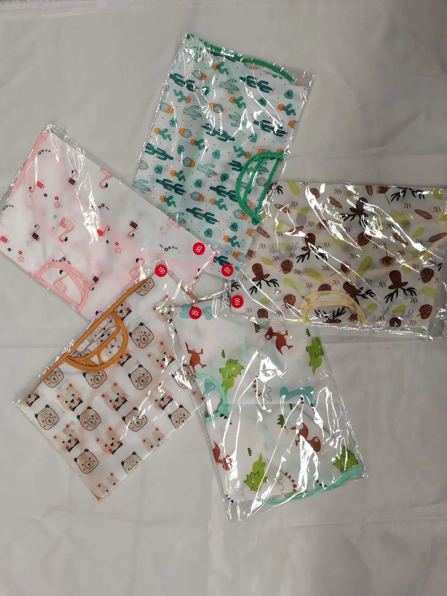 Cute Baby Bibs Waterproof Long Sleeve Apron Children Feeding Smock Bib Burp Painting Drawing Soft Toddler Clothing Bandana Bibs