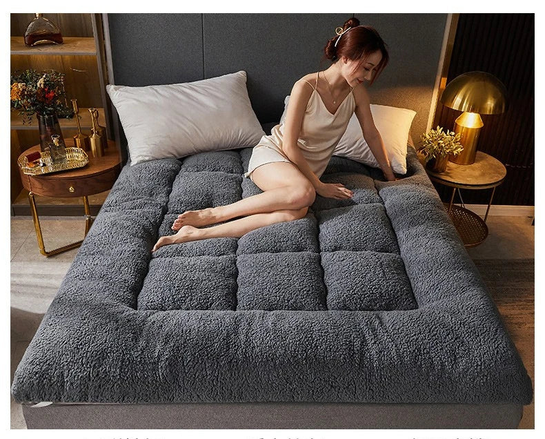 Dark Grey Double Mattress Thickened Lamb Warm Winter Mattress 200 * 220cm
