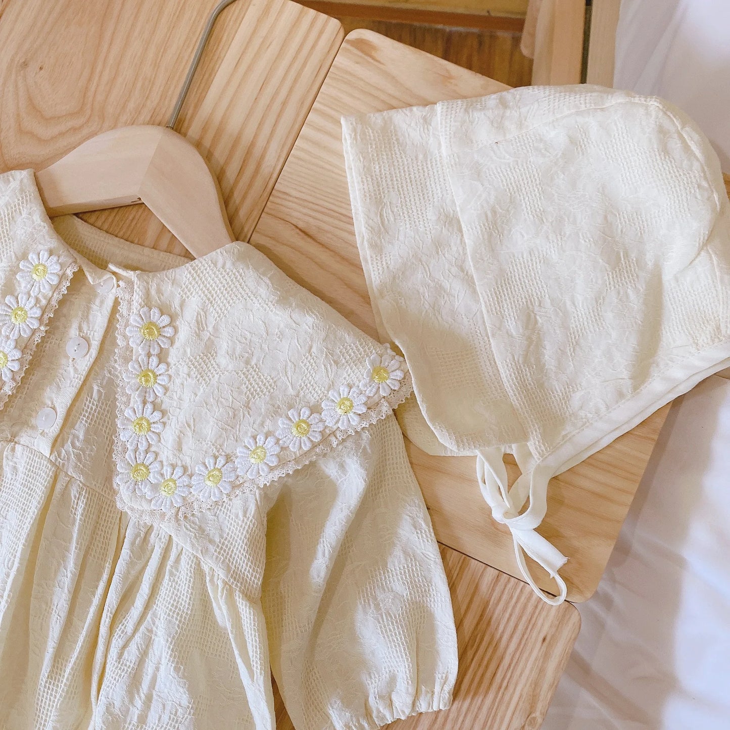 Daisy Romper with Hat for Infants 0-2 Years Old: Spring/Autumn Baby Girl Jumpsuit Newborn Clothing