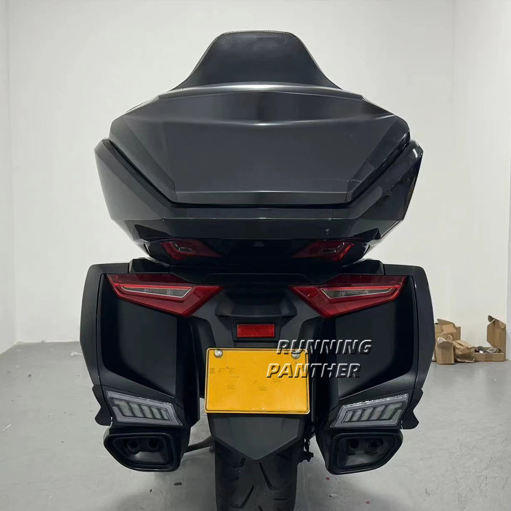 Motorcycle Rear Saddlebag Saddle Bag Turn Signal LED Lights Lamp For Honda Goldwing Gold Wing GL1800 Tour 2018-2023 2022 2021