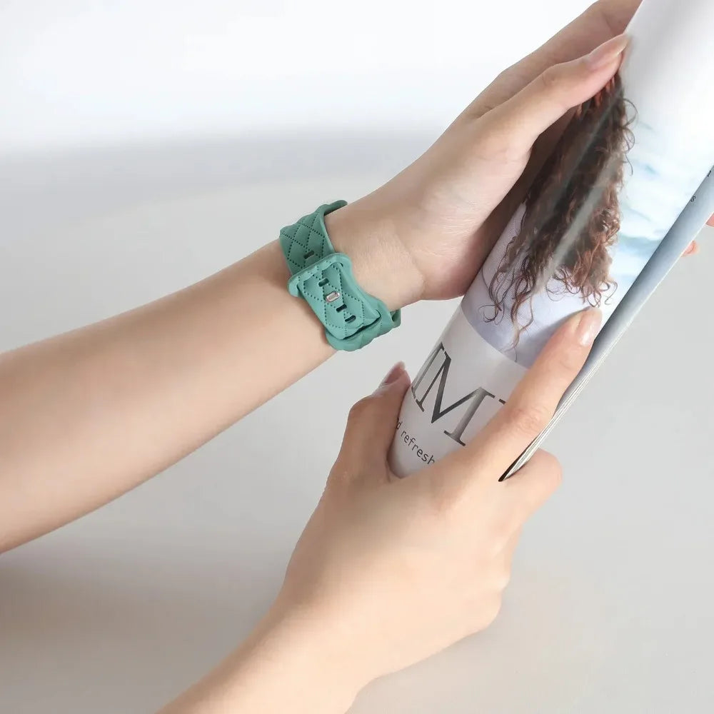 Engraved Silicone strap For Apple Watch Band 42mm 44mm 45mm 41mm 49mm 40mm bracelet correa iwatch Series 8 9 SE 7 6 5 4 3 Ultra