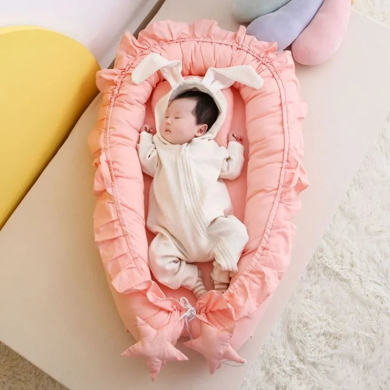 Newborn Bed for Breastfeeding Sleep Baby Cribs Portable Baby Nest 0-18 Months Detachable Anti-Rollover Bassinet with Cooling Mat