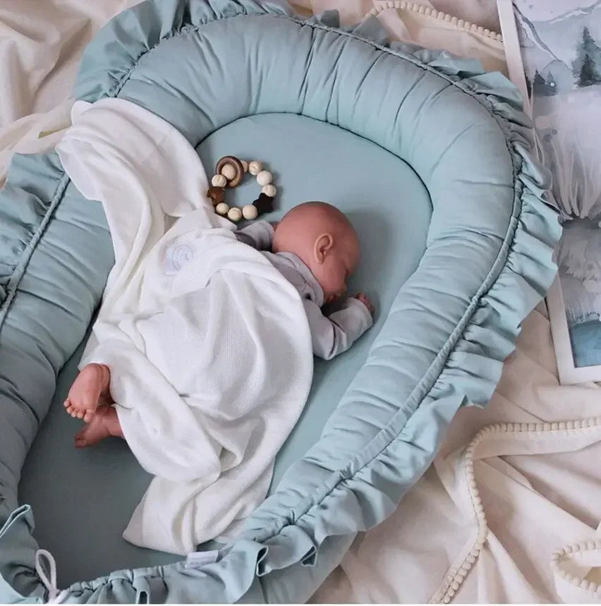 Cotton Portable Baby Crib Light Weight  Uterus Biomimetic Sleeping Bed For Newborns Foldable Cushioned Easy To Wash Baby