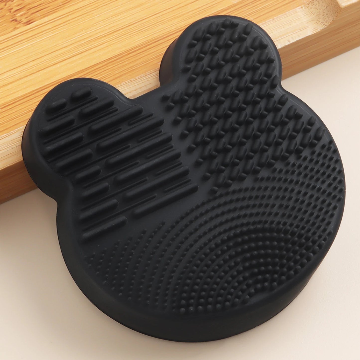 Makeup Brush Cleaning Tool ,1pcs Silicone Cute Portable Bear Shaped Cleansing Makeup brush cleanerfor Prevent Makeup Residue