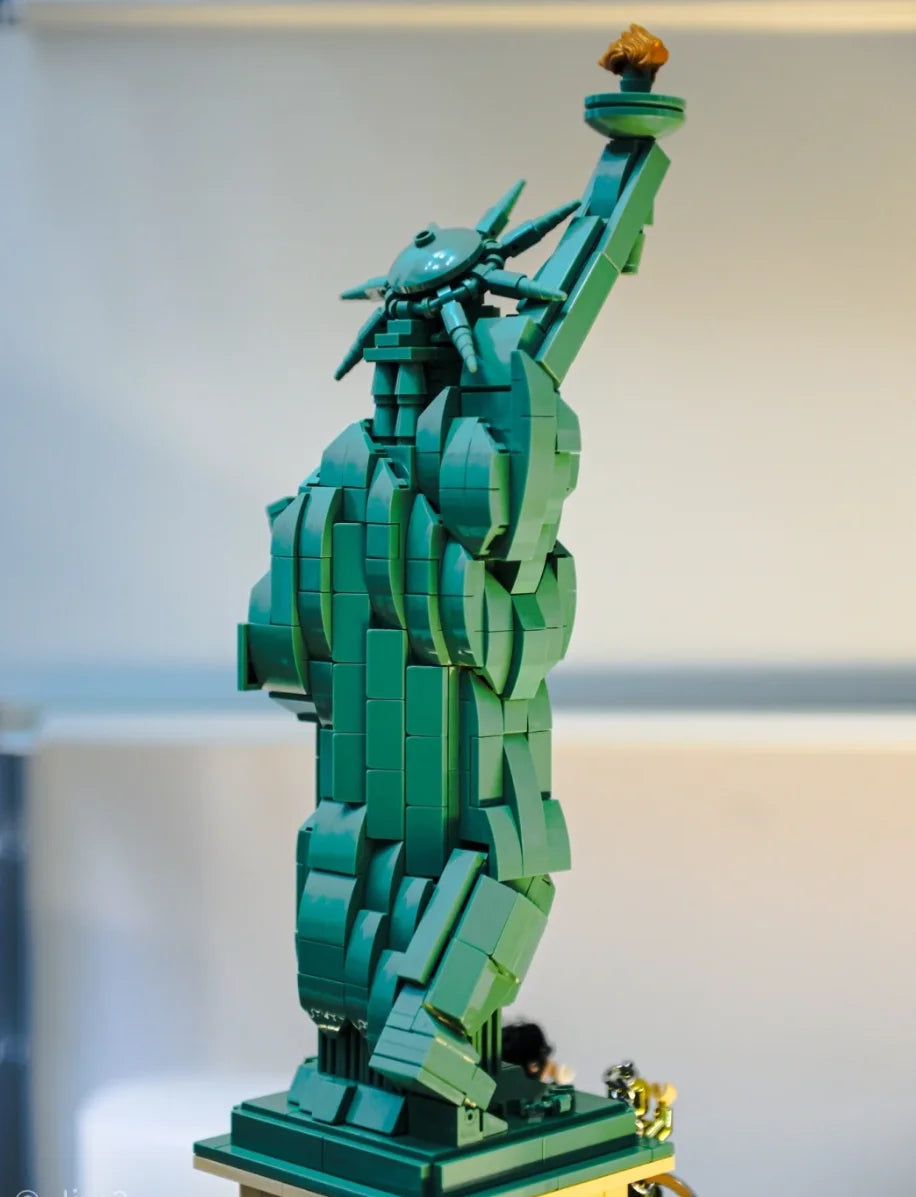 2025 NEW 1685 Pcs Architecture Statue of Liberty Large Collection Building Set Model Gift for Kids and Adults Compatible 21042
