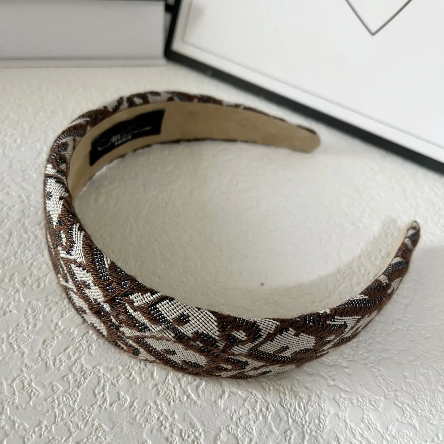 Premium wide-brimmed headband D letter sponge high cranial top headband presbyopia retro embroidery head hole hair accessories