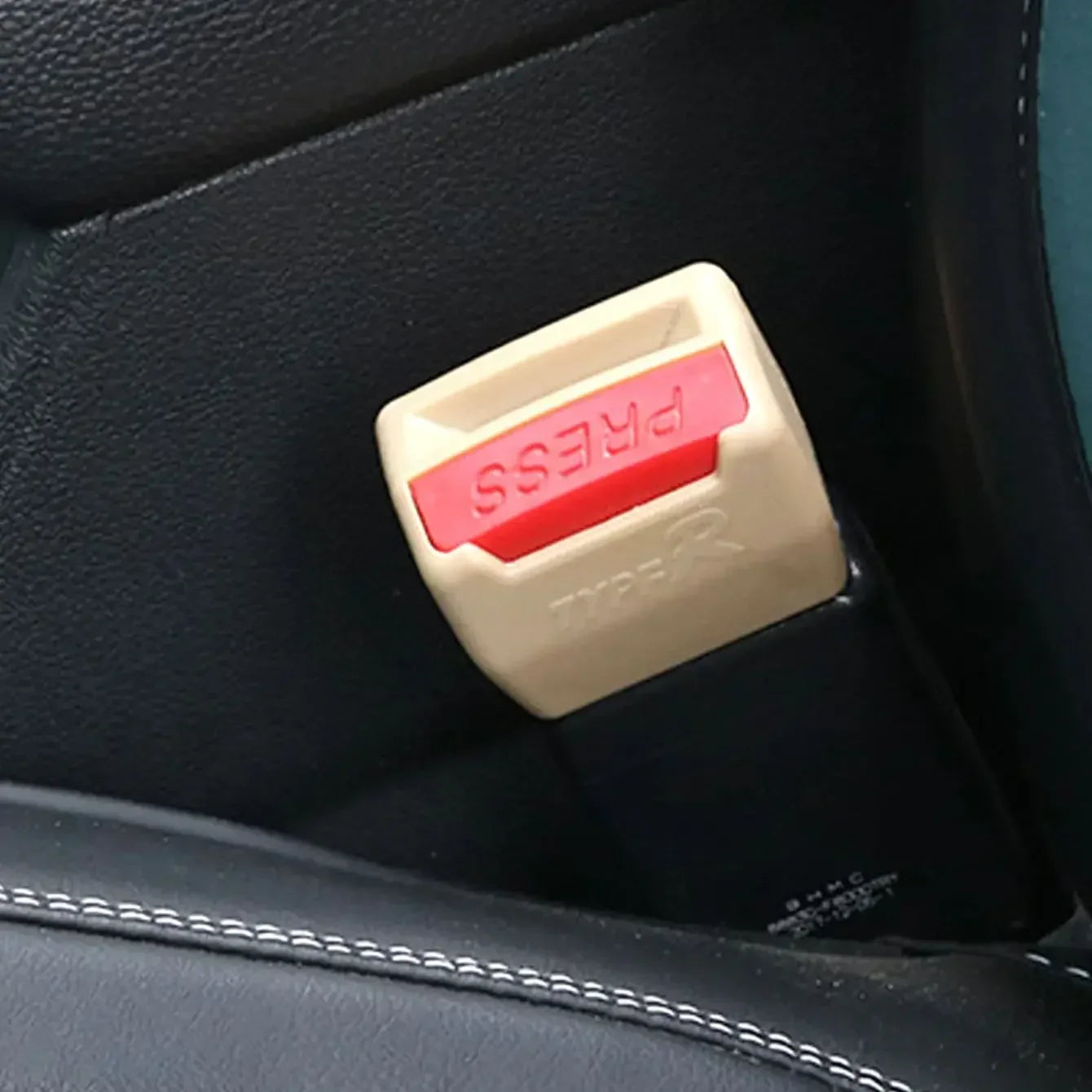 2PC Car Seat Belt Clip Extender Safety Seatbelt Lock Buckle Plug Thick Insert Socket Extender Safety Buckle Seat Belt Accessorie