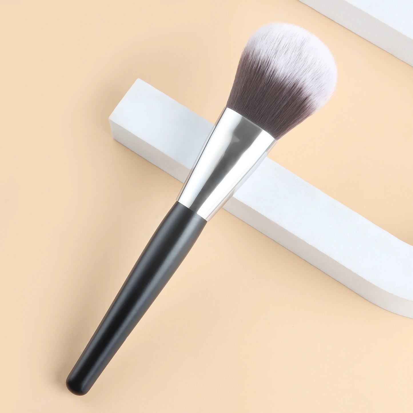 Blush Brush,1pcs	Wooden	Classic Round Fluffy Make facial makeup more delicate cream brush for Making Up Supply