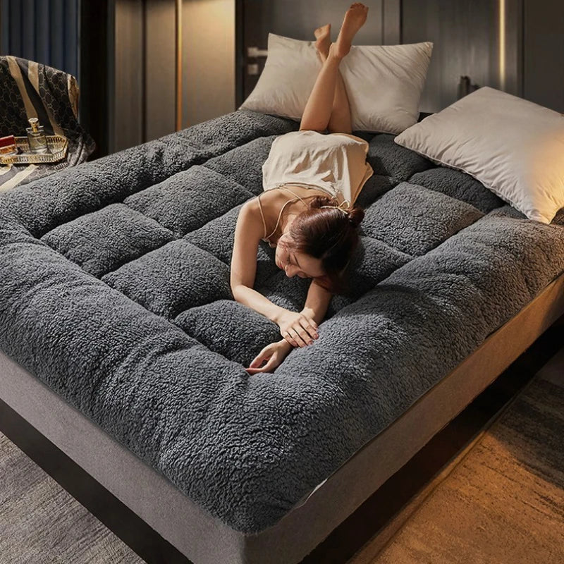 Dark Grey Double Mattress Thickened Lamb Warm Winter Mattress 200 * 220cm