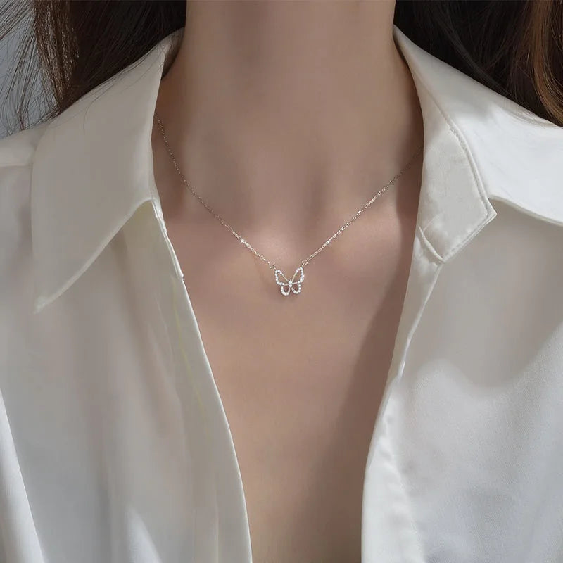 Simple Hollow Crystal Butterfly Necklace Fashion Classical Clavicle Chain Pendant Necklace for Women Elegant Jewelry Accessories