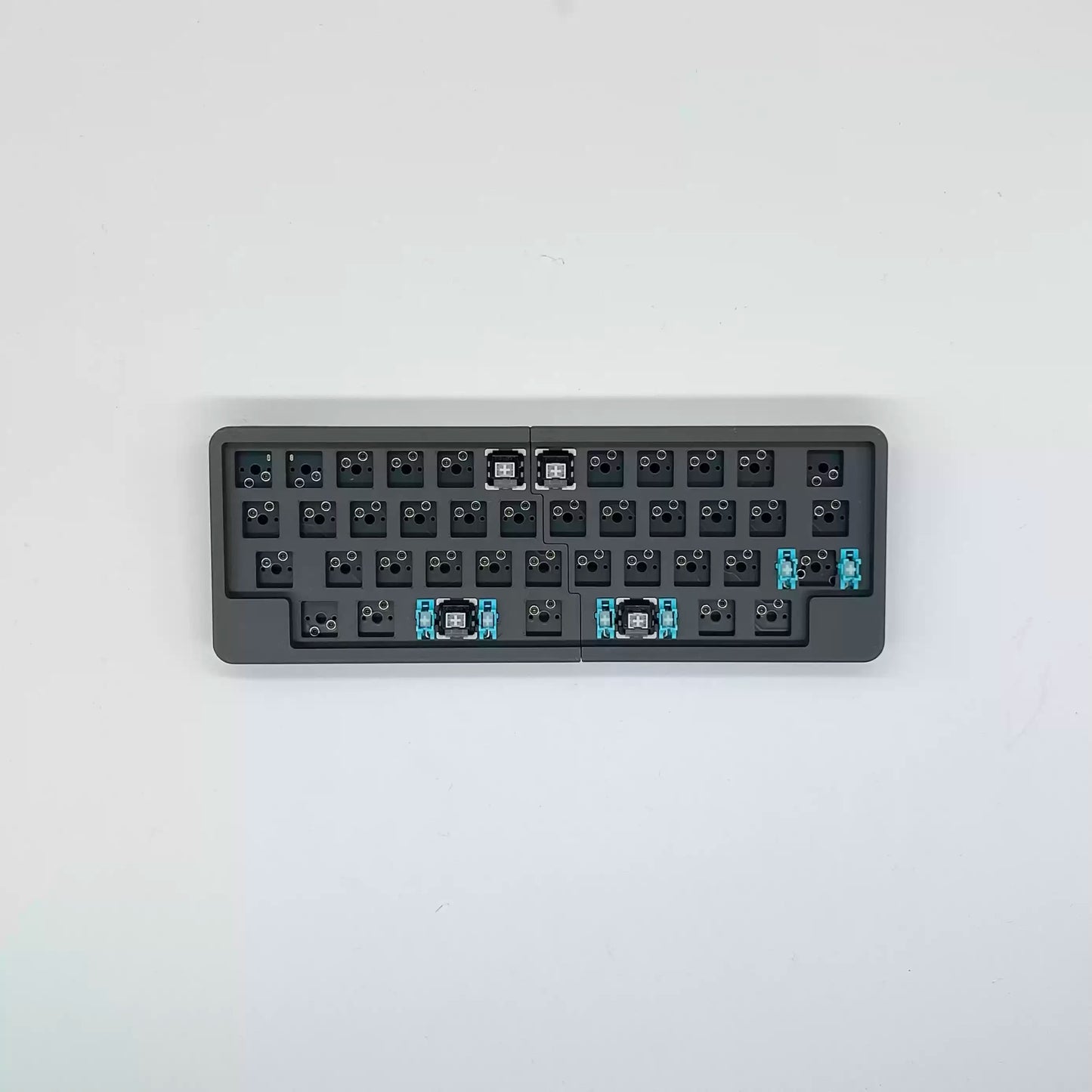 40% Wireless Split Keyboard 2.4G Connection DIY Support Hot Swappable VIAL Ergonomic Split Customization Gaming Keyboard Kit