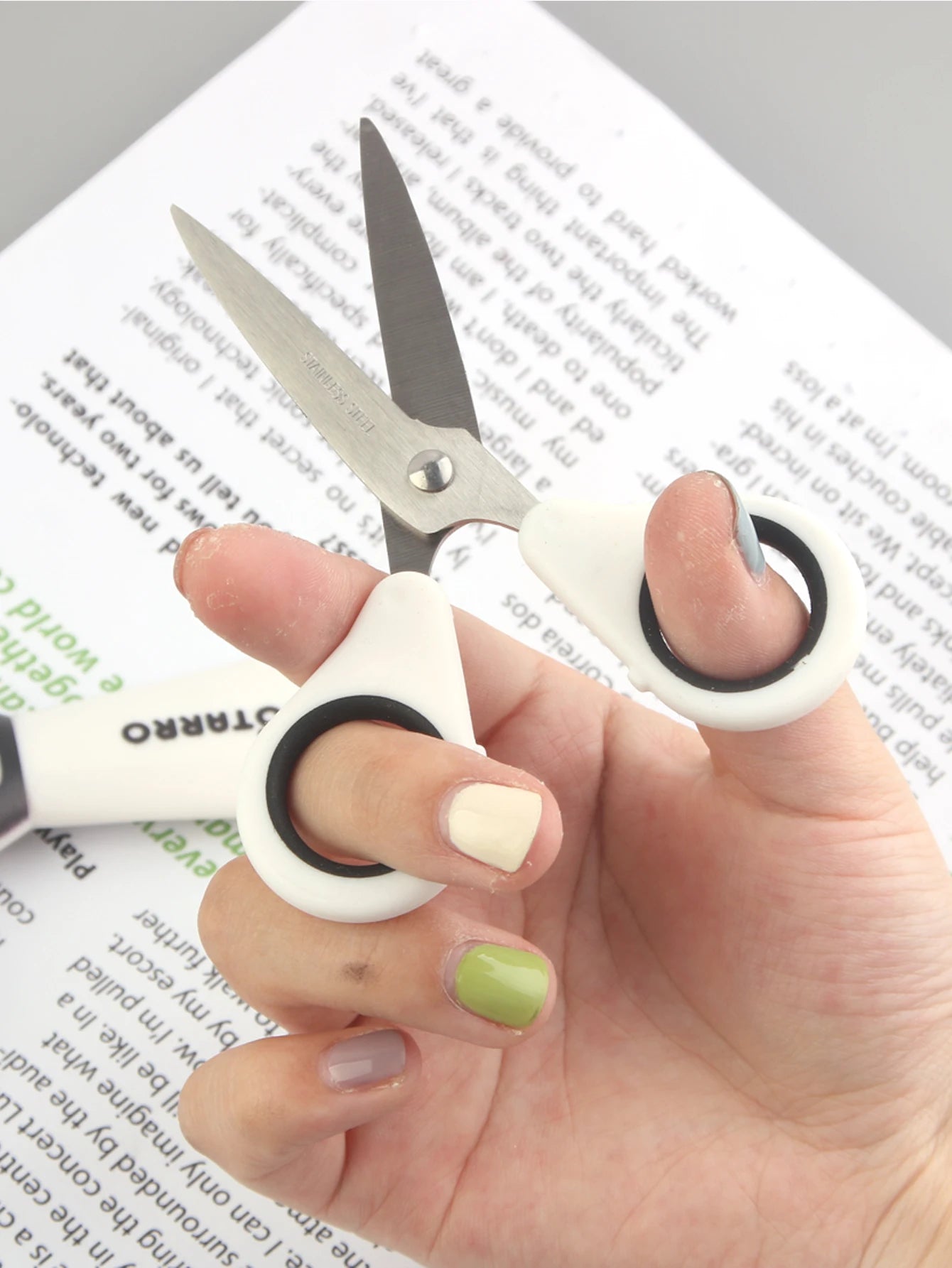 MOTARRO 1Pc Random 115mm Mini Safety Round Head Plastic Scissors Student Kids Paper Cutting School Supplies