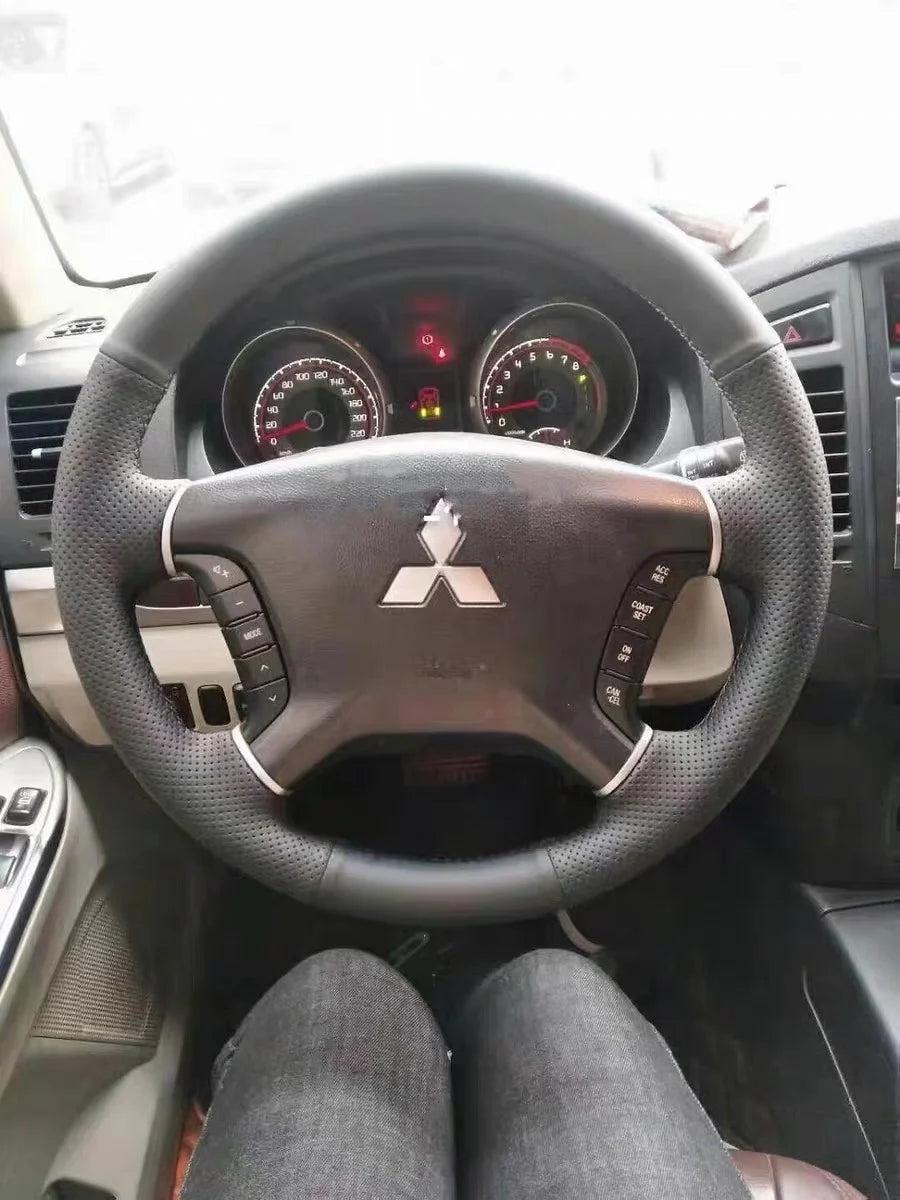 Black Non-Slip Genuine Leather peach wood grain Car Steering Wheel Cover For Mitsubishi Pajero 2007-2019 Galant Zinger 2008-2011