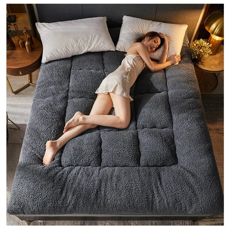 Dark Grey Double Mattress Thickened Lamb Warm Winter Mattress 200 * 220cm