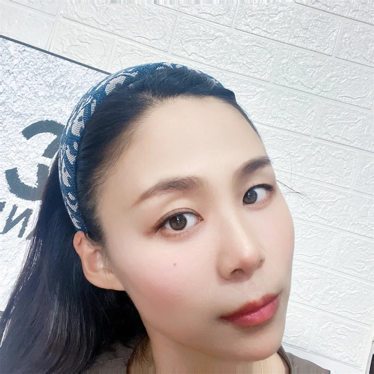 Premium wide-brimmed headband D letter sponge high cranial top headband presbyopia retro embroidery head hole hair accessories