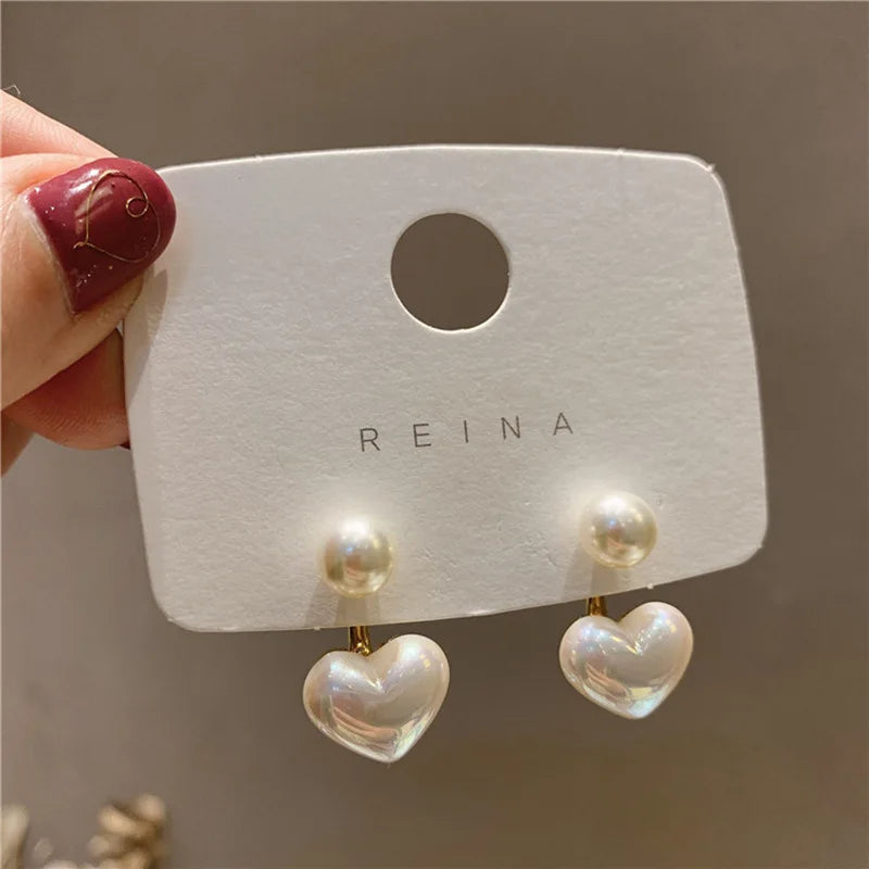 Trendy Vintage Heart Pearl Earring Women Classic White Stud Earrings Female Fashion Earrings Female Jewelry 2024 Gift Wholesale