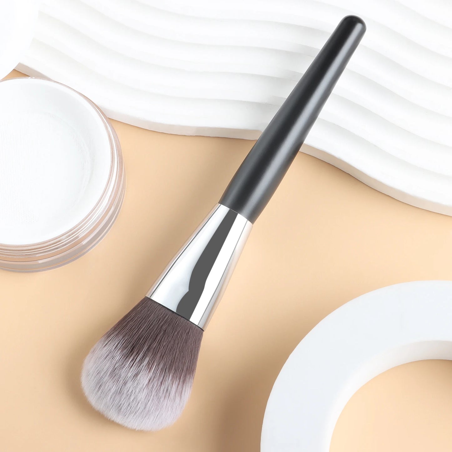 Blush Brush,1pcs	Wooden	Classic Round Fluffy Make facial makeup more delicate cream brush for Making Up Supply