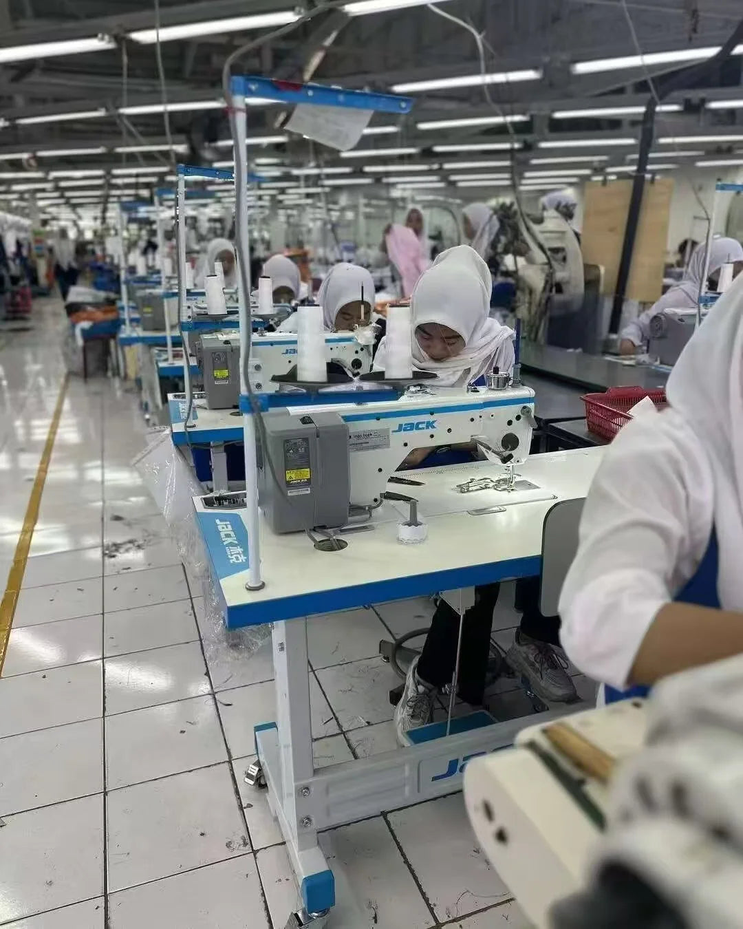 Jukis 6714 Used Japan Brands Industrial Price Electric Stitching Second Hand 6716 6700 Overlock Sewing Machine 4 Thread