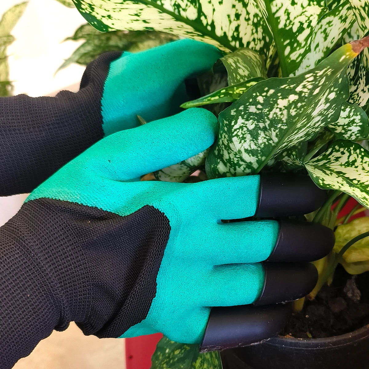 Garden Gloves with Claws Chicken Coop Cleaning for Digging Pruning Poking All in One Gardening Tool Durable Hand Protectors