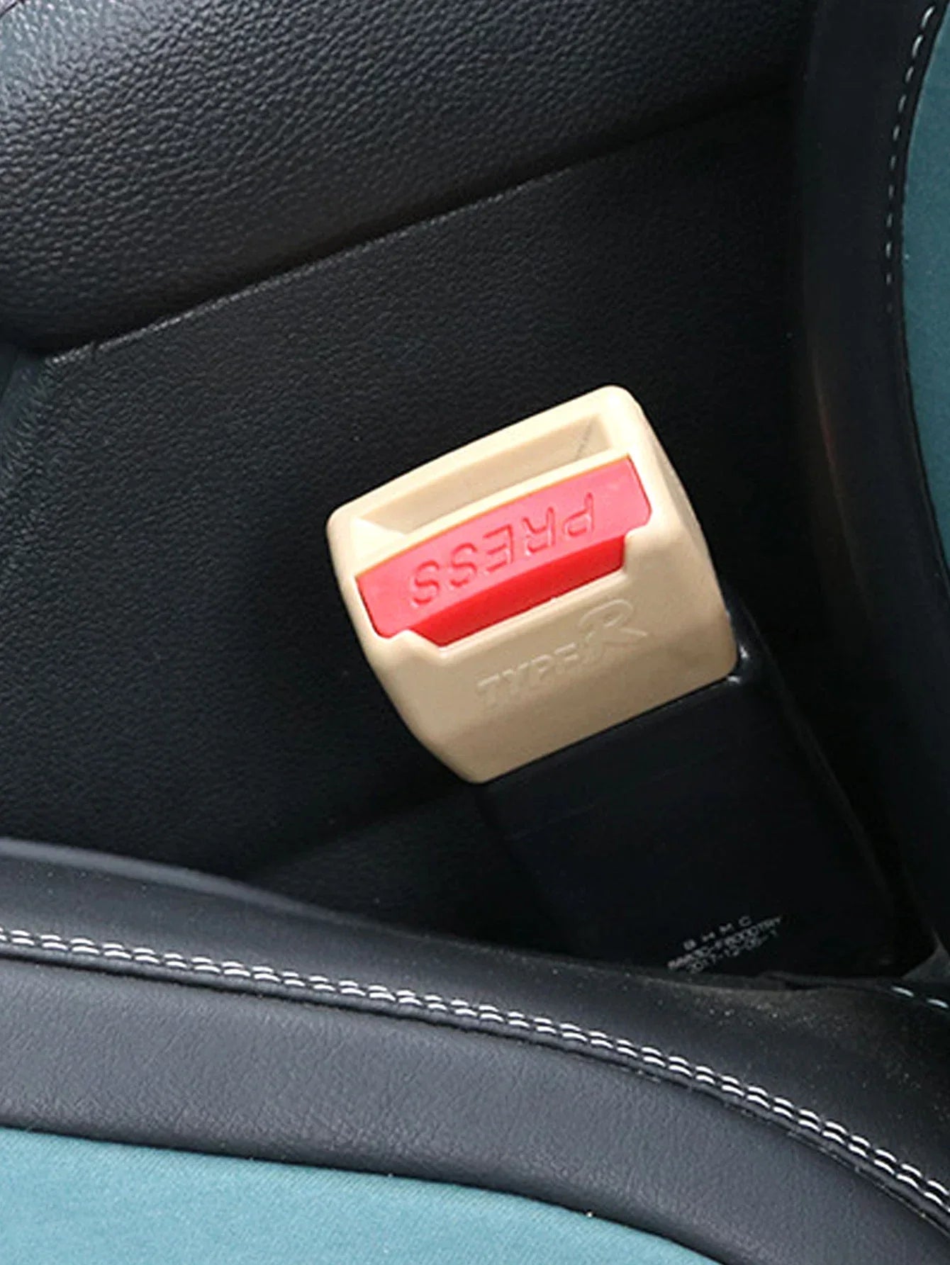 2PC Car Seat Belt Clip Extender Safety Seatbelt Lock Buckle Plug Thick Insert Socket Extender Safety Buckle Seat Belt Accessorie