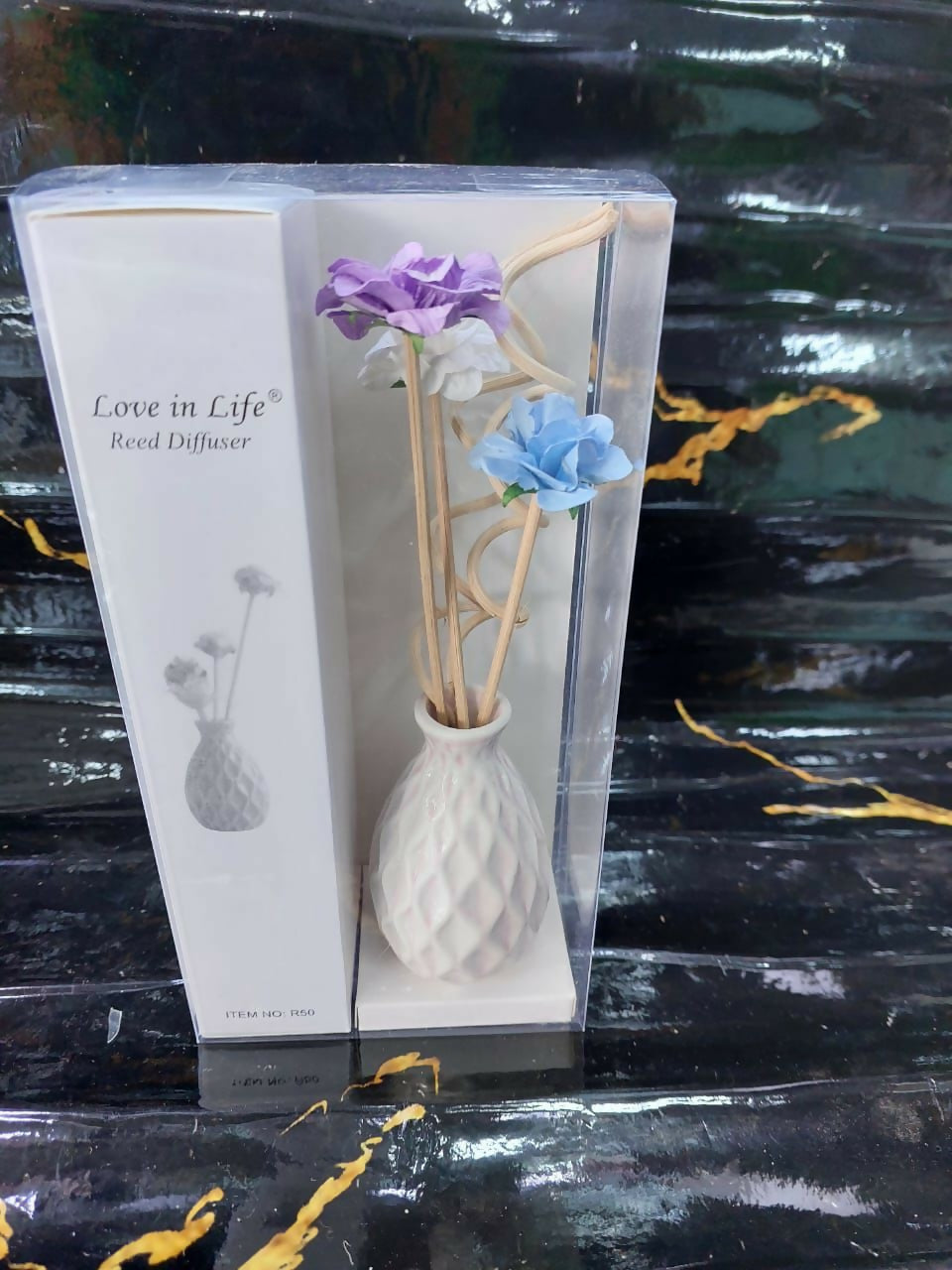 Decorative flowers &ceramic vase Reed diffuser with 50ml long lasting essential oil